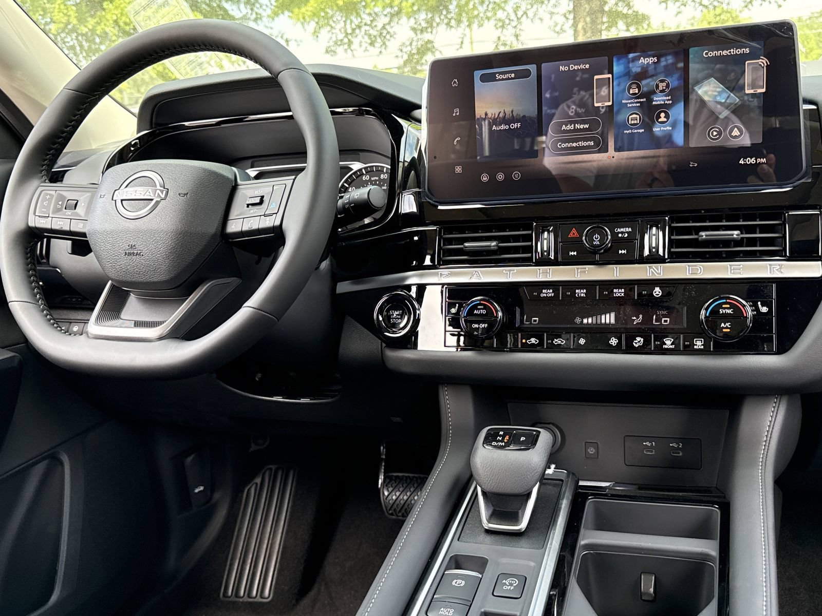 New 2026 Nissan Pathfinder SV w/ SV Premium Package FWD image 3