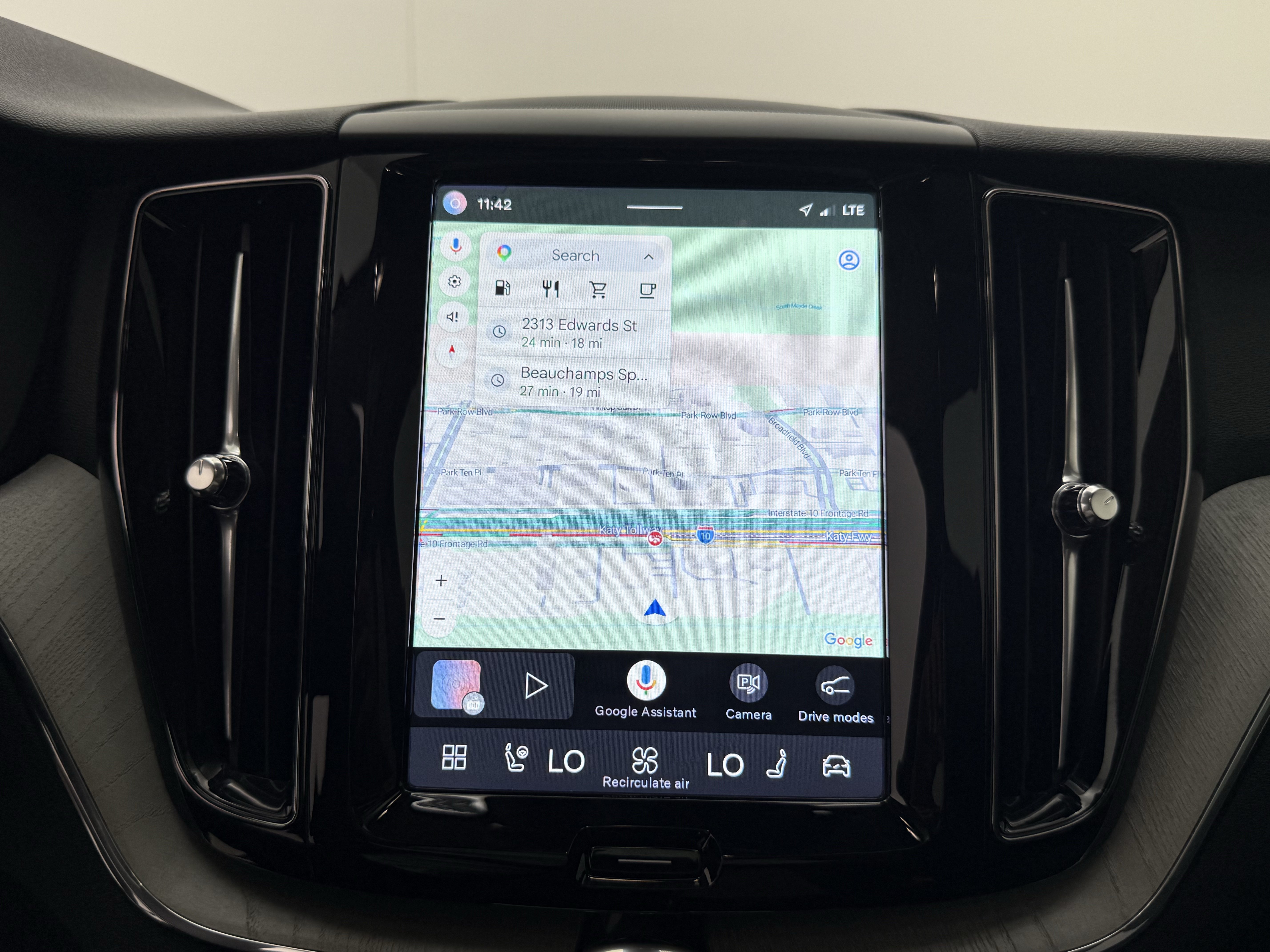 Certified 2025 Volvo XC60 B5 Plus AWD/4WD image 5