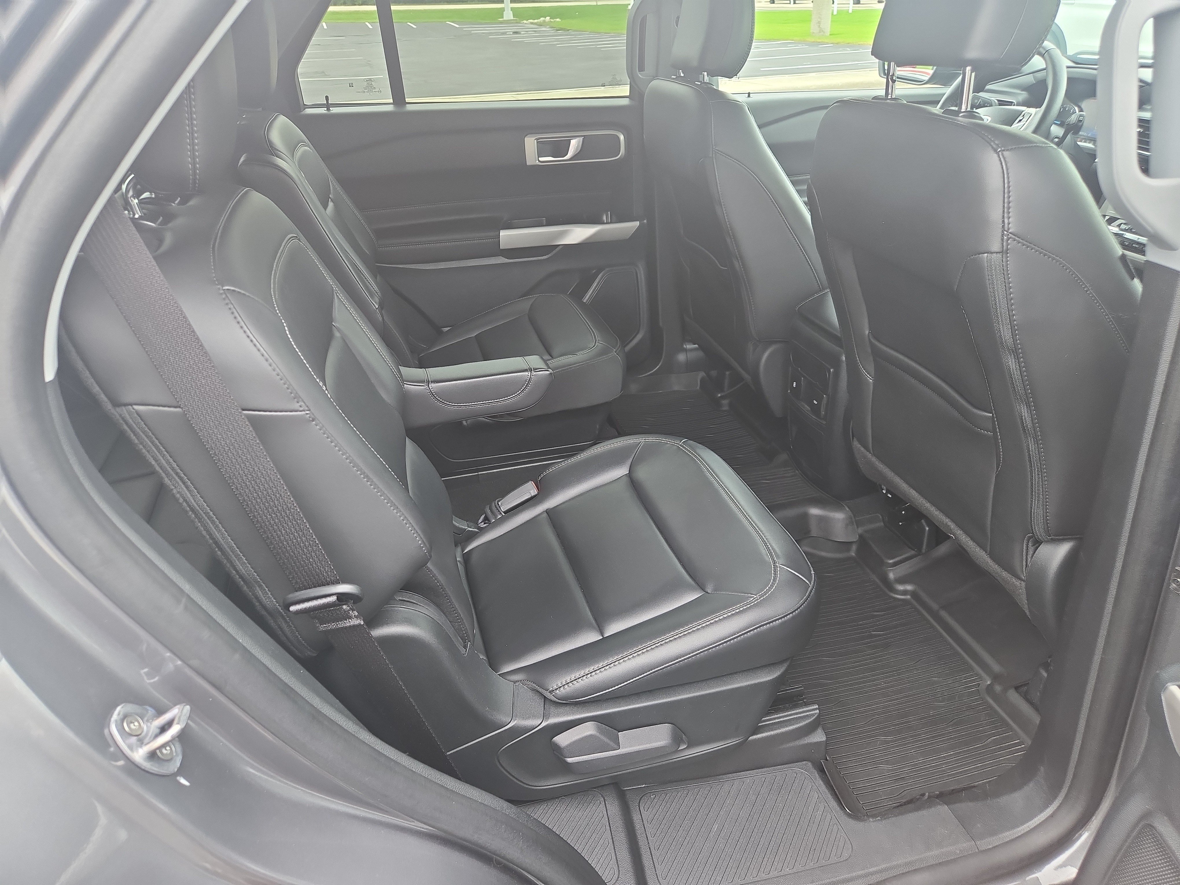 Used 2024 Ford Explorer XLT w/ Equipment Group 202A AWD/4WD image 17