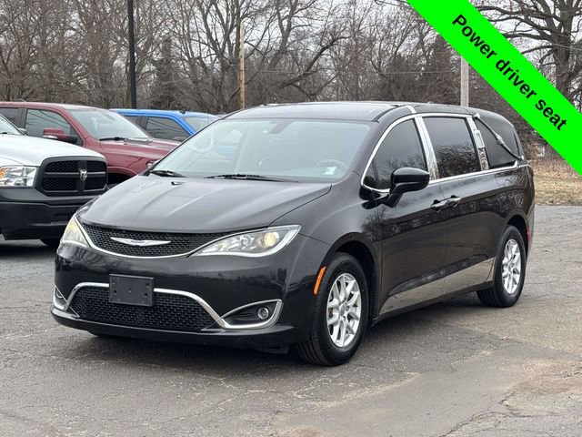 Used 2020 Chrysler Pacifica Touring image 31