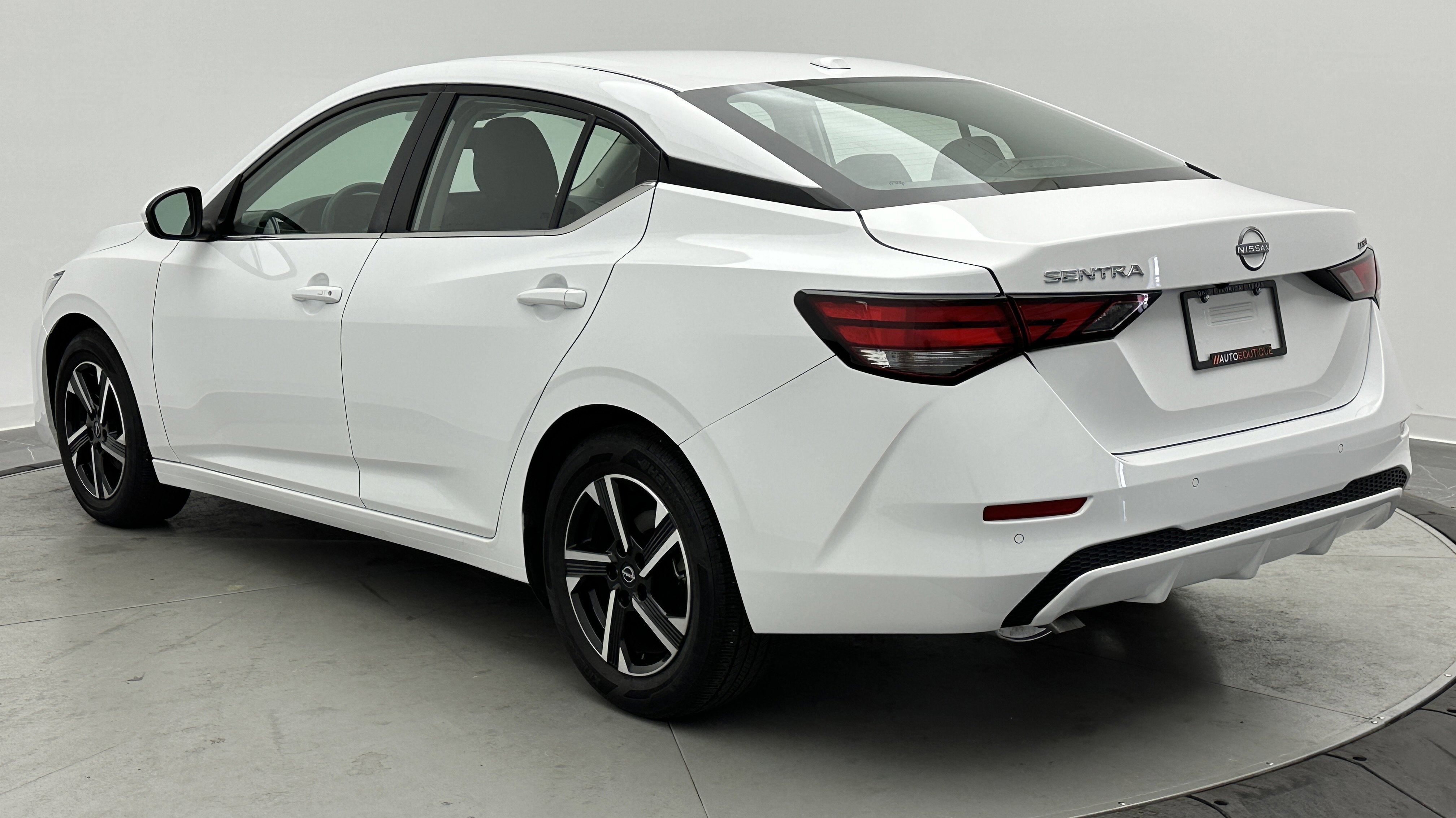 Used 2025 Nissan Sentra SV image 4