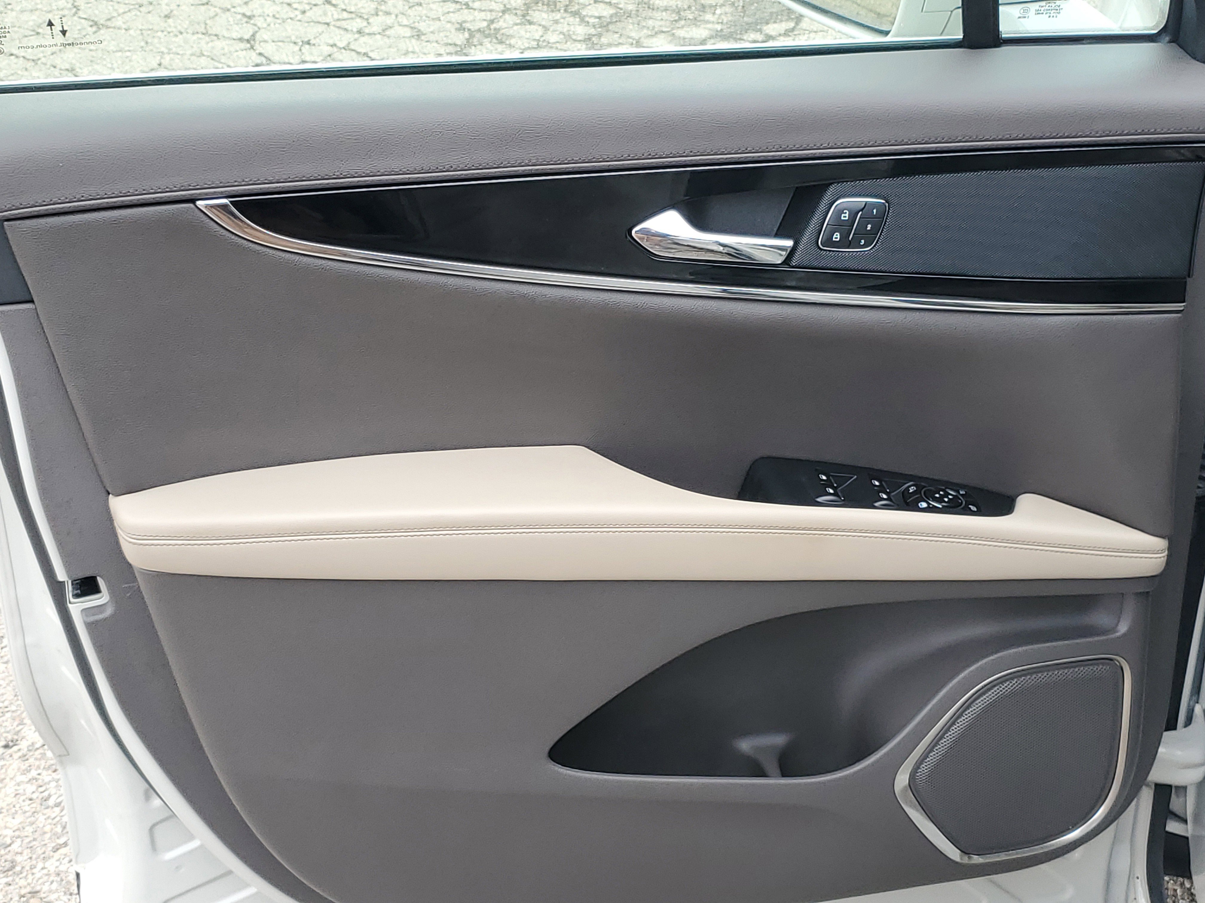 Certified 2022 Lincoln Nautilus Reserve AWD/4WD image 9
