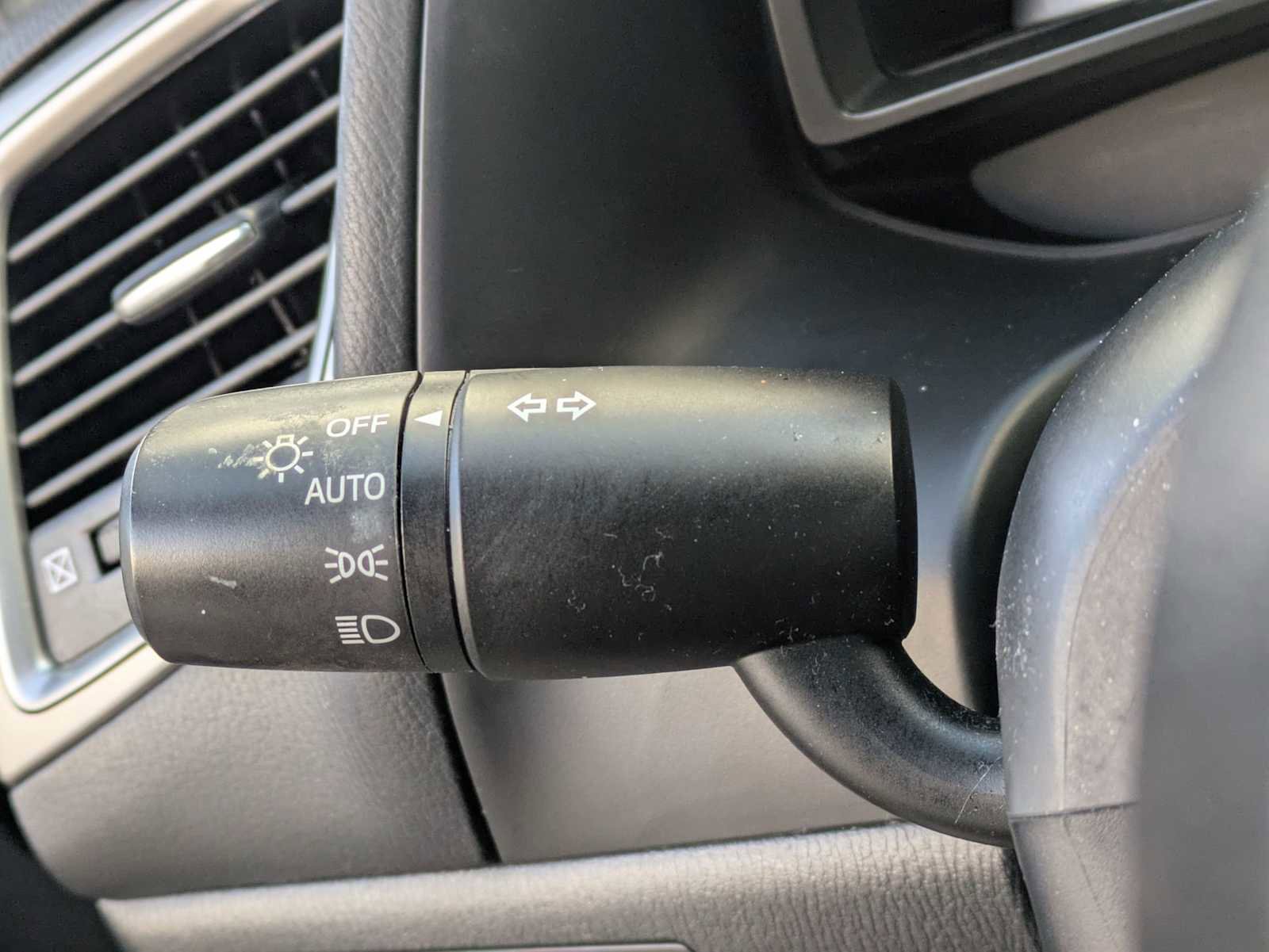 Used 2018 MAZDA MAZDA3 Touring image 25