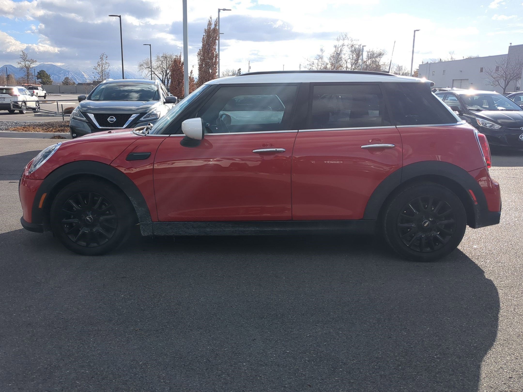 Used 2024 MINI Cooper 4-Door Hardtop image 9