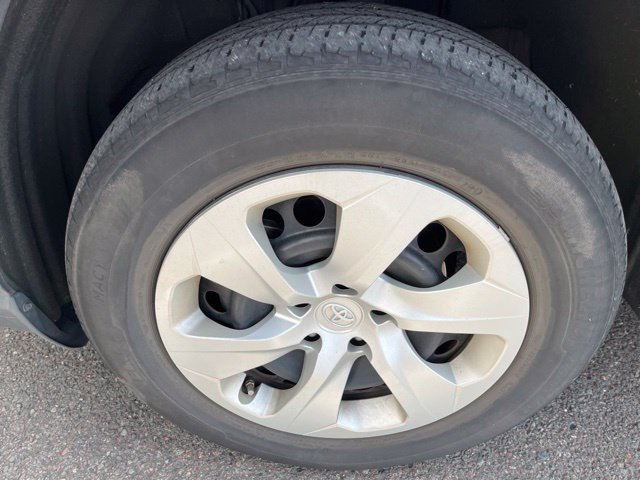 Used 2021 Toyota RAV4 LE AWD/4WD image 7