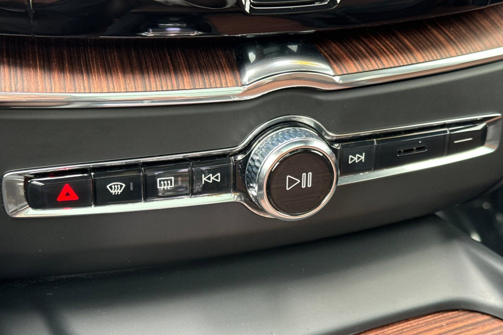 Used 2023 Volvo XC60 T8 Ultimate image 23