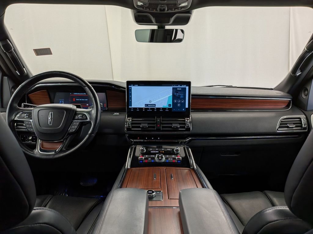 Used 2023 Lincoln Navigator Reserve image 12
