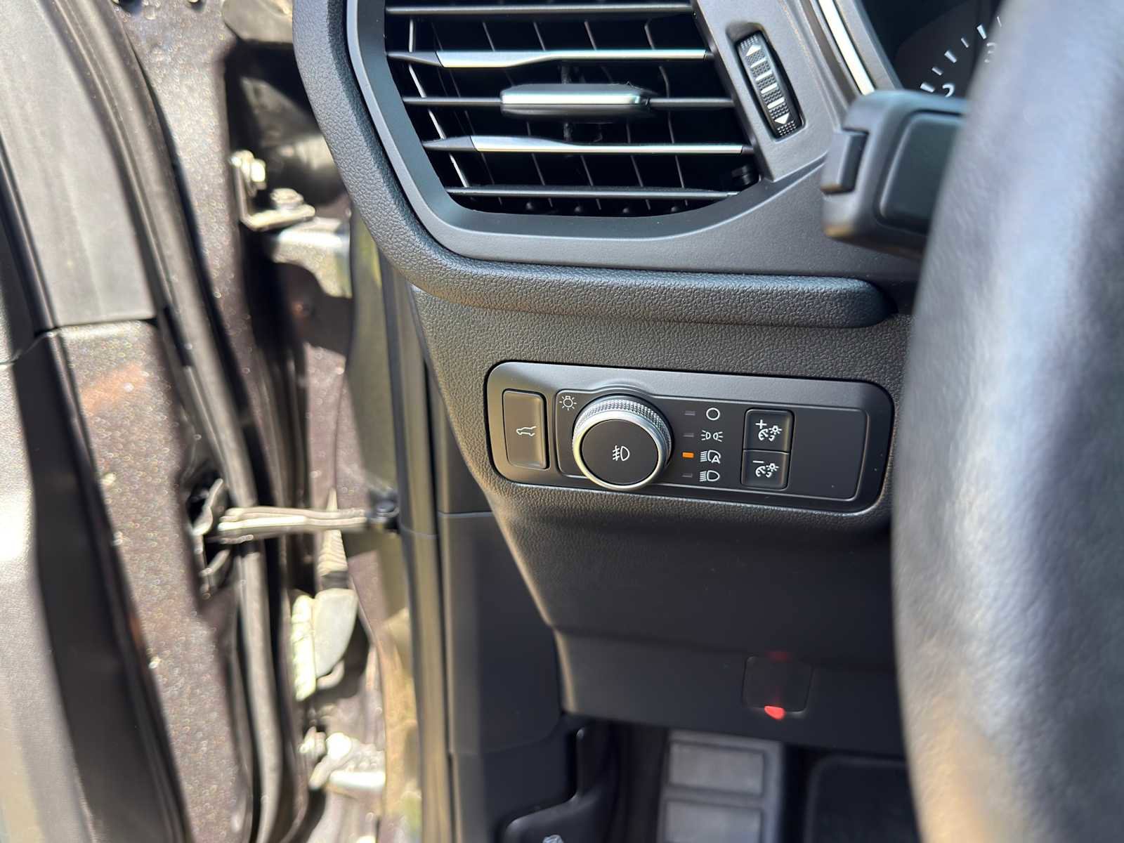 Used 2020 Ford Escape SEL image 23