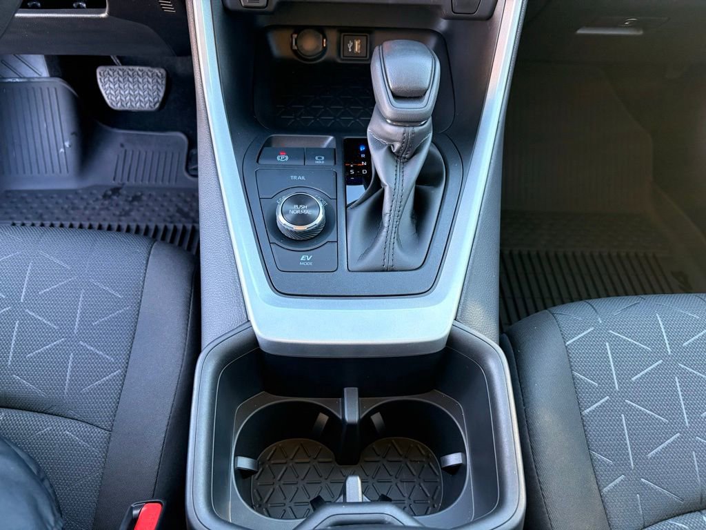 Used 2025 Toyota RAV4 XLE image 18