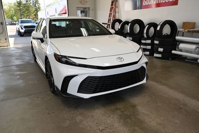 New 2026 Toyota Camry SE FWD image 3