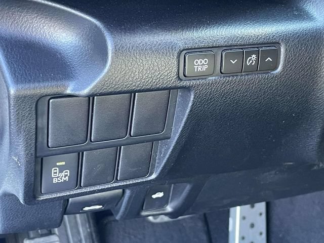 Used 2016 Lexus IS 350 w/ F Sport Package RWD image 18