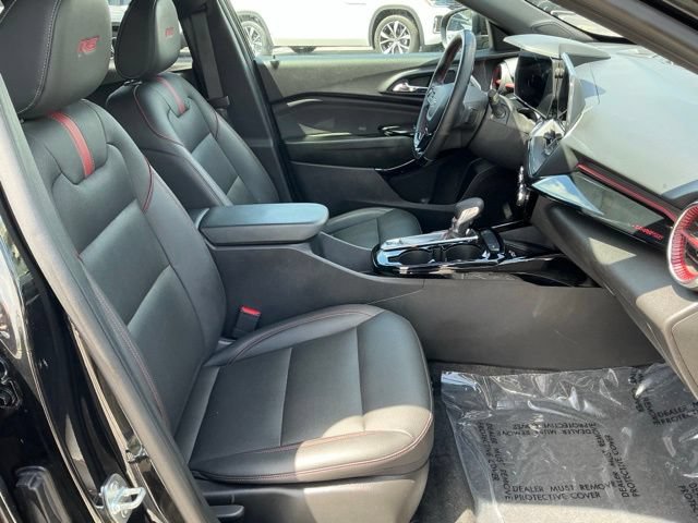 Used 2024 Chevrolet Trax RS w/ Sunroof Package FWD image 19