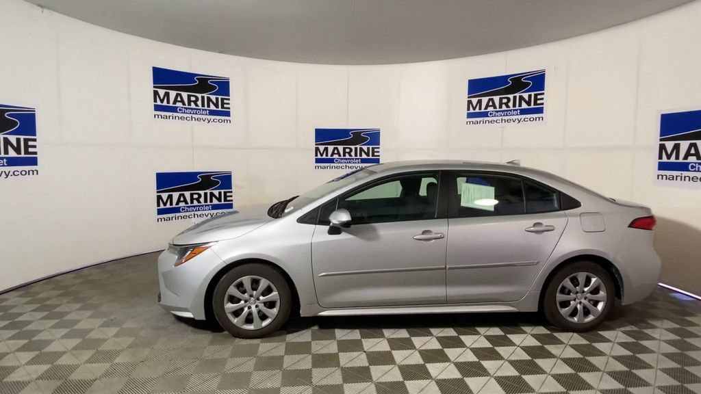 Used 2025 Toyota Corolla LE FWD image 7
