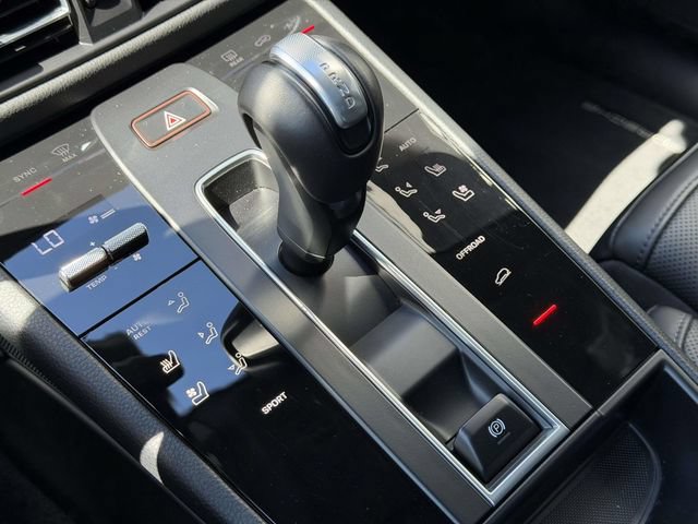 Used 2026 Porsche Macan AWD/4WD image 25
