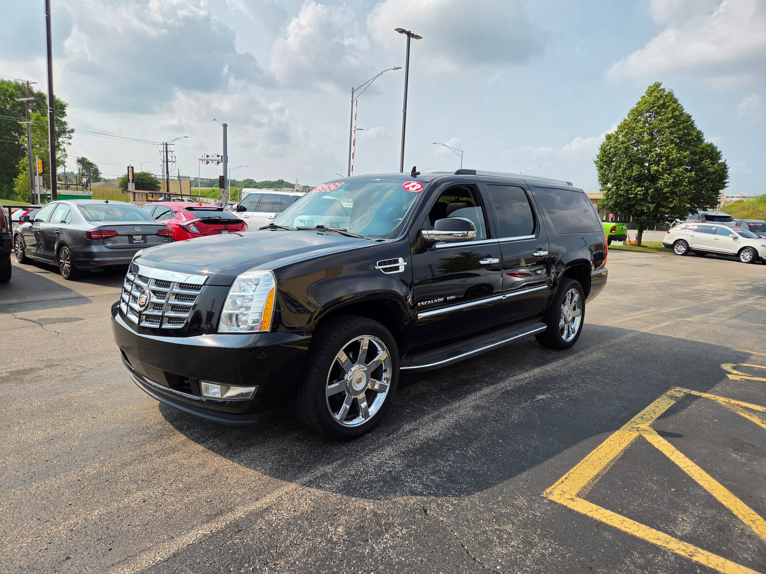 Used 2013 Cadillac Escalade ESV Luxury RWD image 3