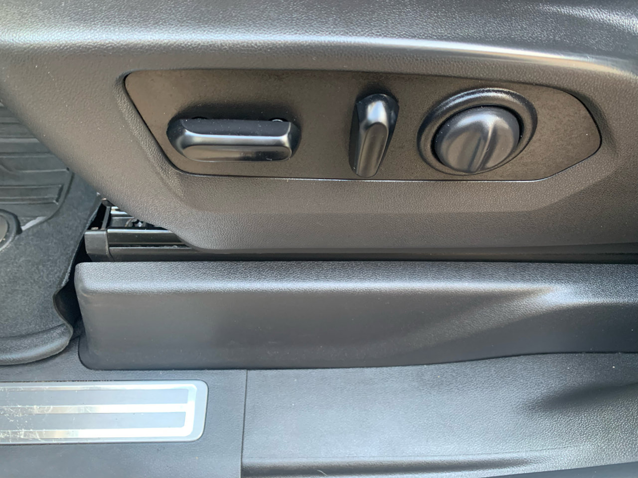 Used 2020 GMC Sierra 1500 SLT image 27