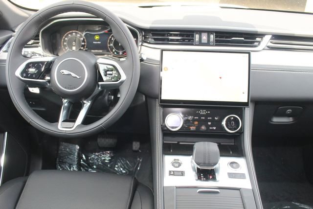 New 2026 Jaguar F-PACE R-Dynamic S image 4