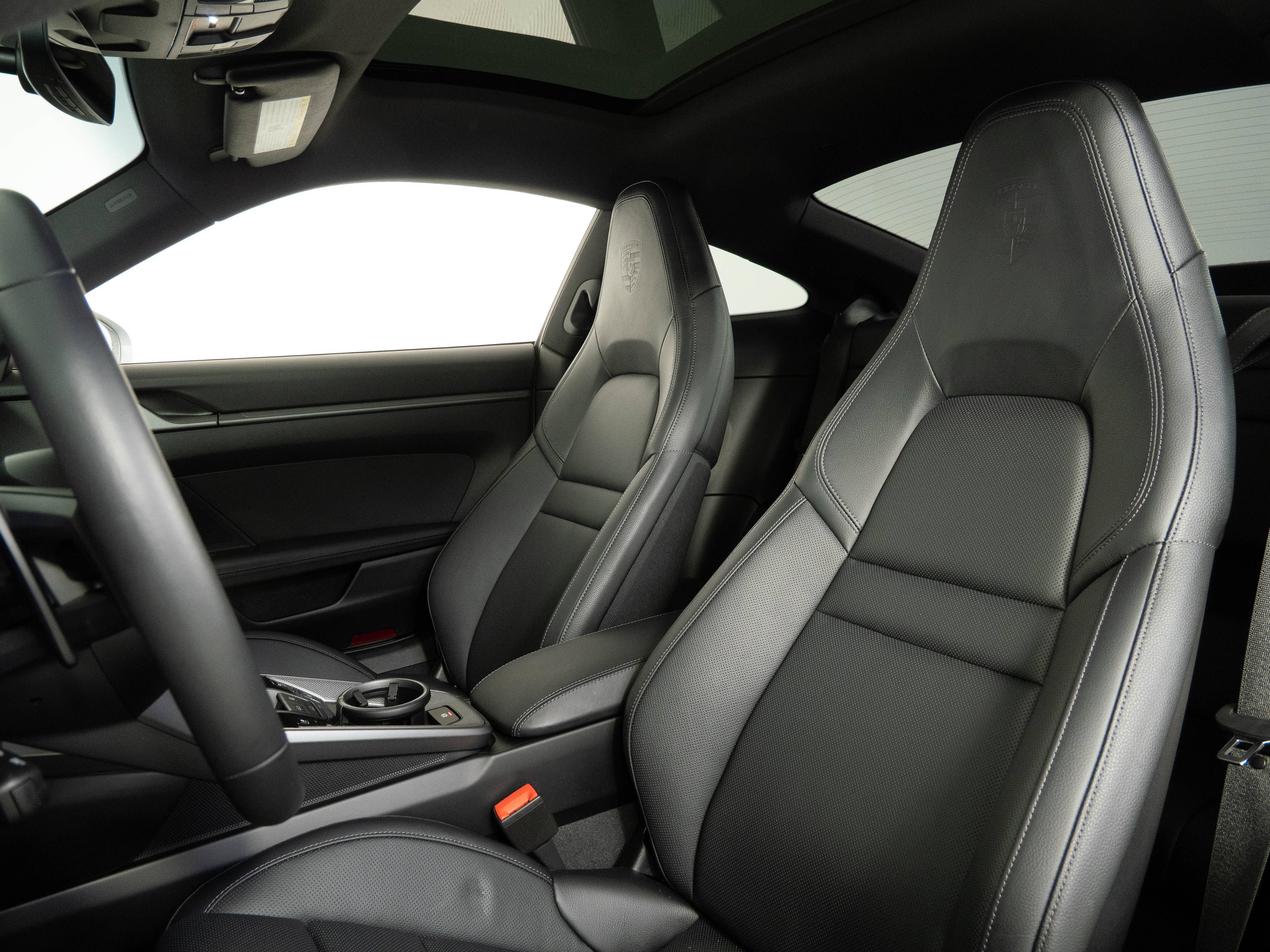 Used 2025 Porsche 911 Carrera w/ Premium Package RWD image 5