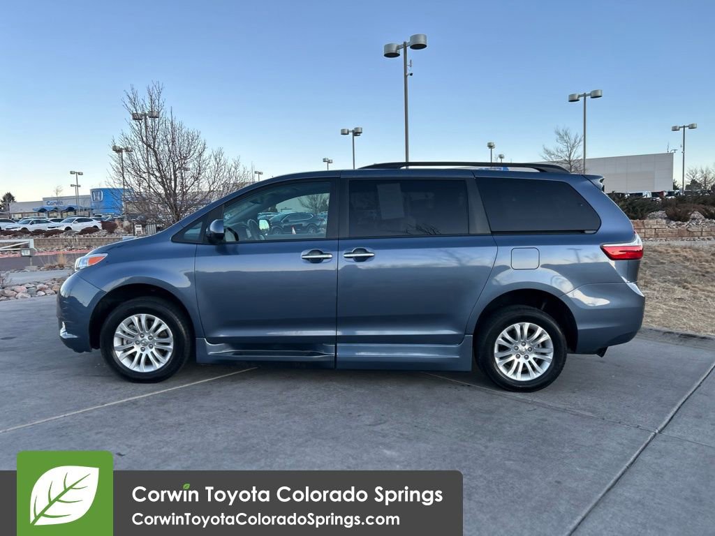 Used 2016 Toyota Sienna XLE Premium image 4
