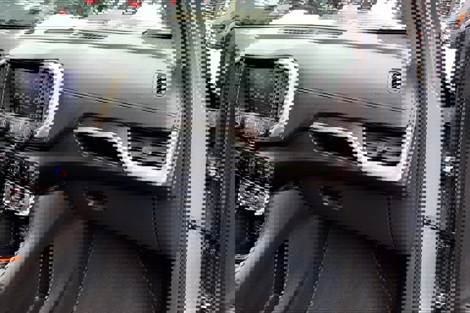 Used 2023 GMC Terrain SLT image 18