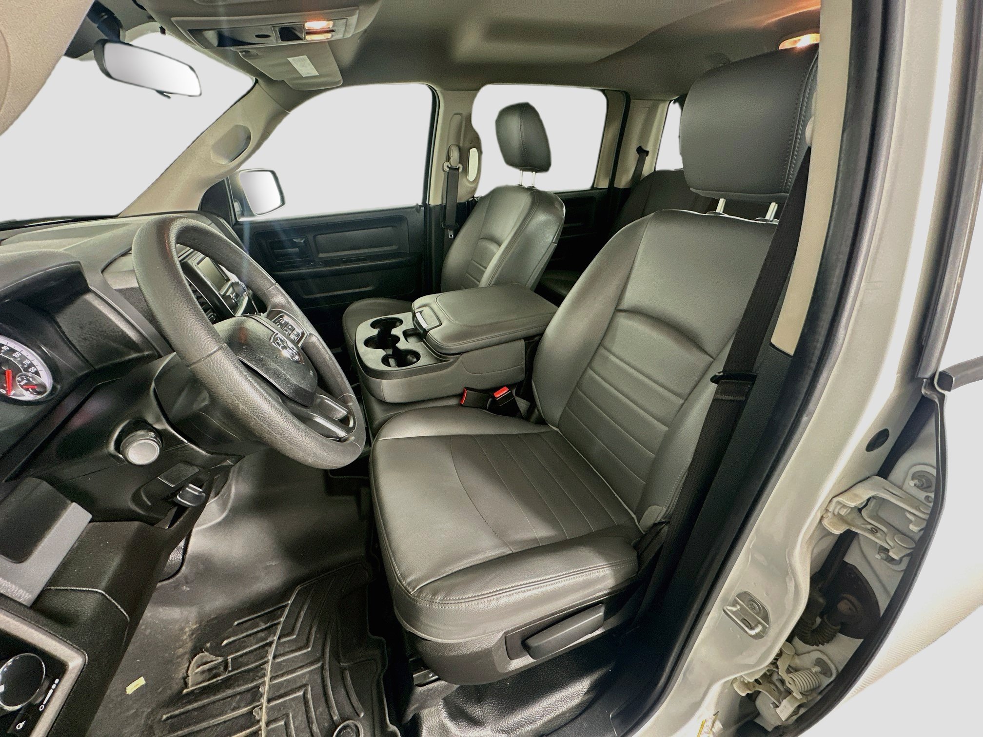 Used 2019 RAM 1500 Tradesman w/ Chrome Appearance Group RWD image 13
