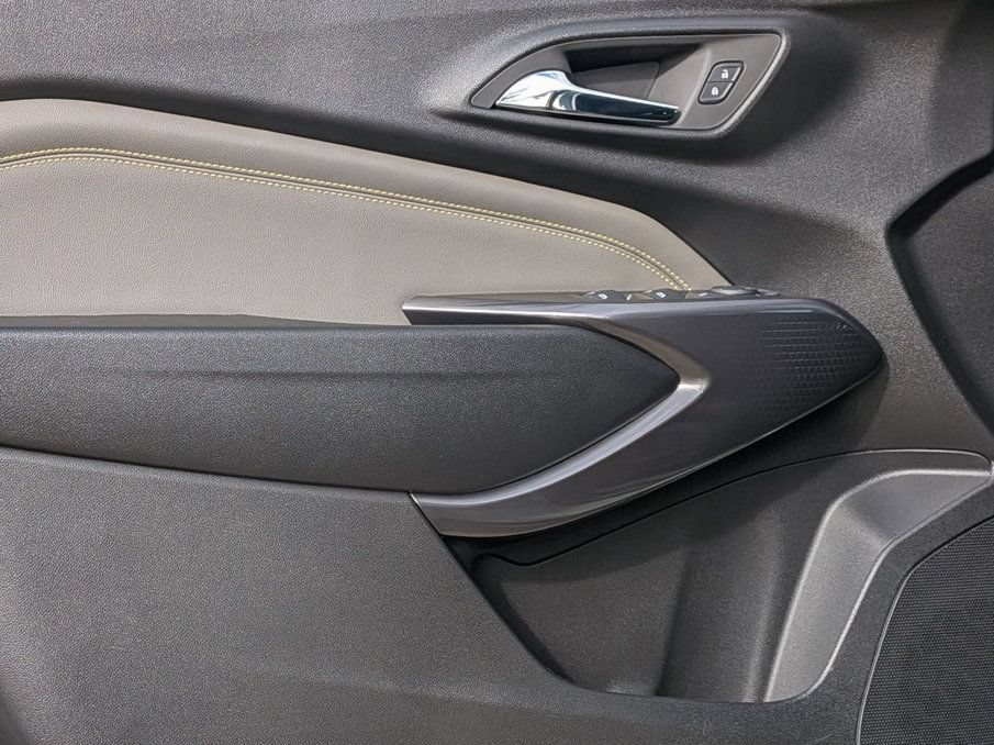 New 2026 Chevrolet Trax ACTIV w/ Sunroof Package FWD image 10