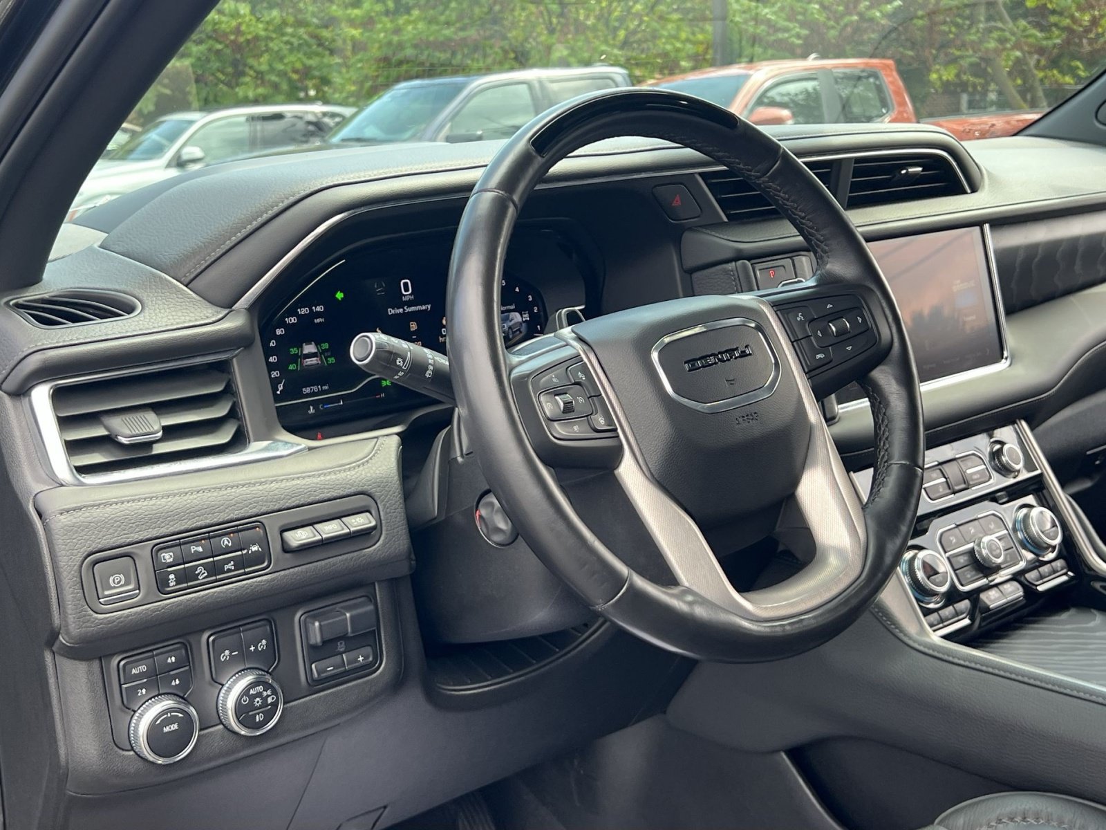 Used 2023 GMC Yukon XL Denali w/ Advanced Technology Package AWD/4WD image 15