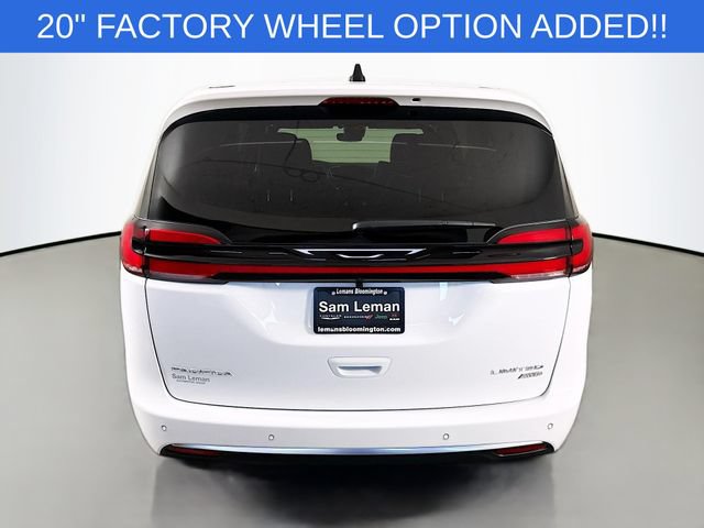 New 2027 Chrysler Pacifica Limited AWD/4WD image 6