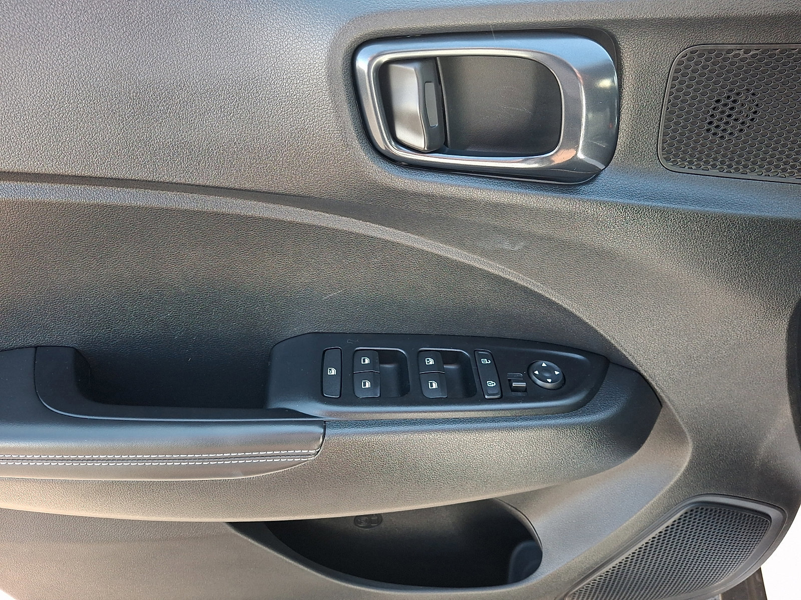 Certified 2025 Hyundai Venue Limited FWD image 12