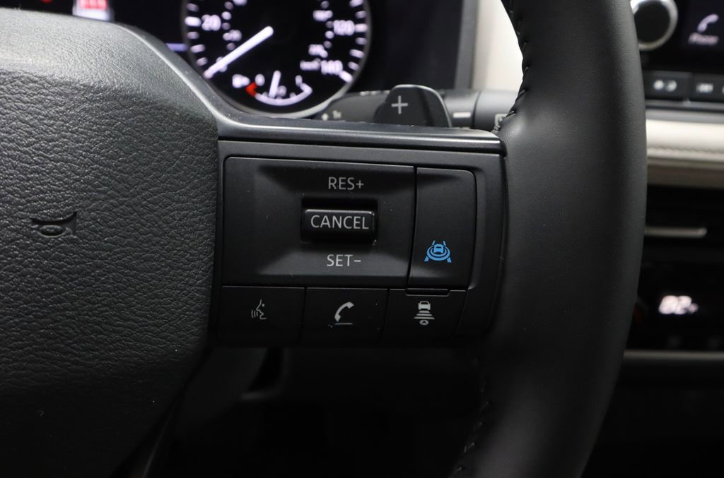 Used 2025 Nissan Rogue SV image 29