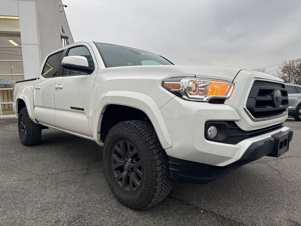 Used 2021 Toyota Tacoma SR5 w/ Technology Package image 3