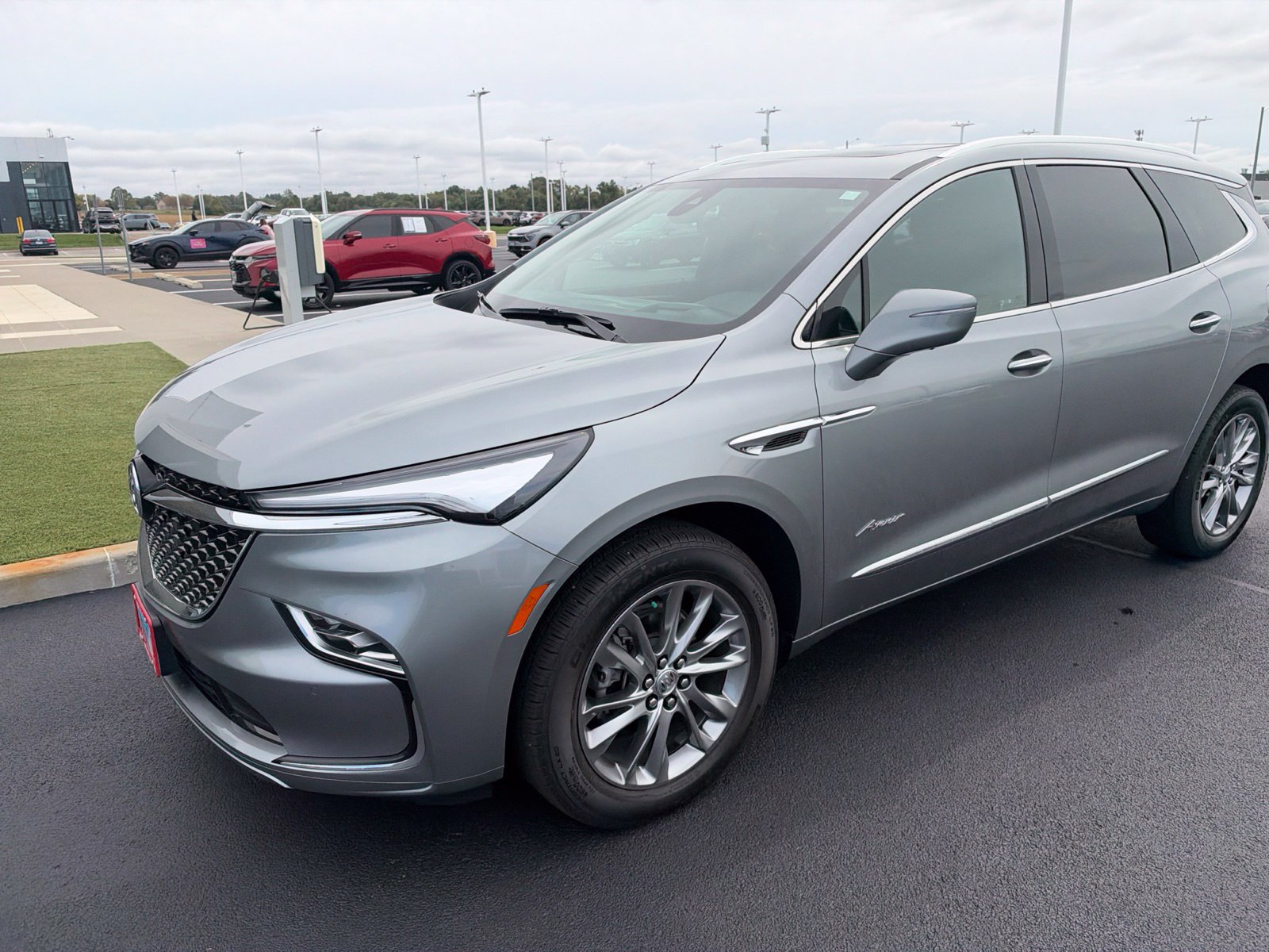 Used 2023 Buick Enclave Avenir w/ Avenir Technology Package AWD/4WD image 5