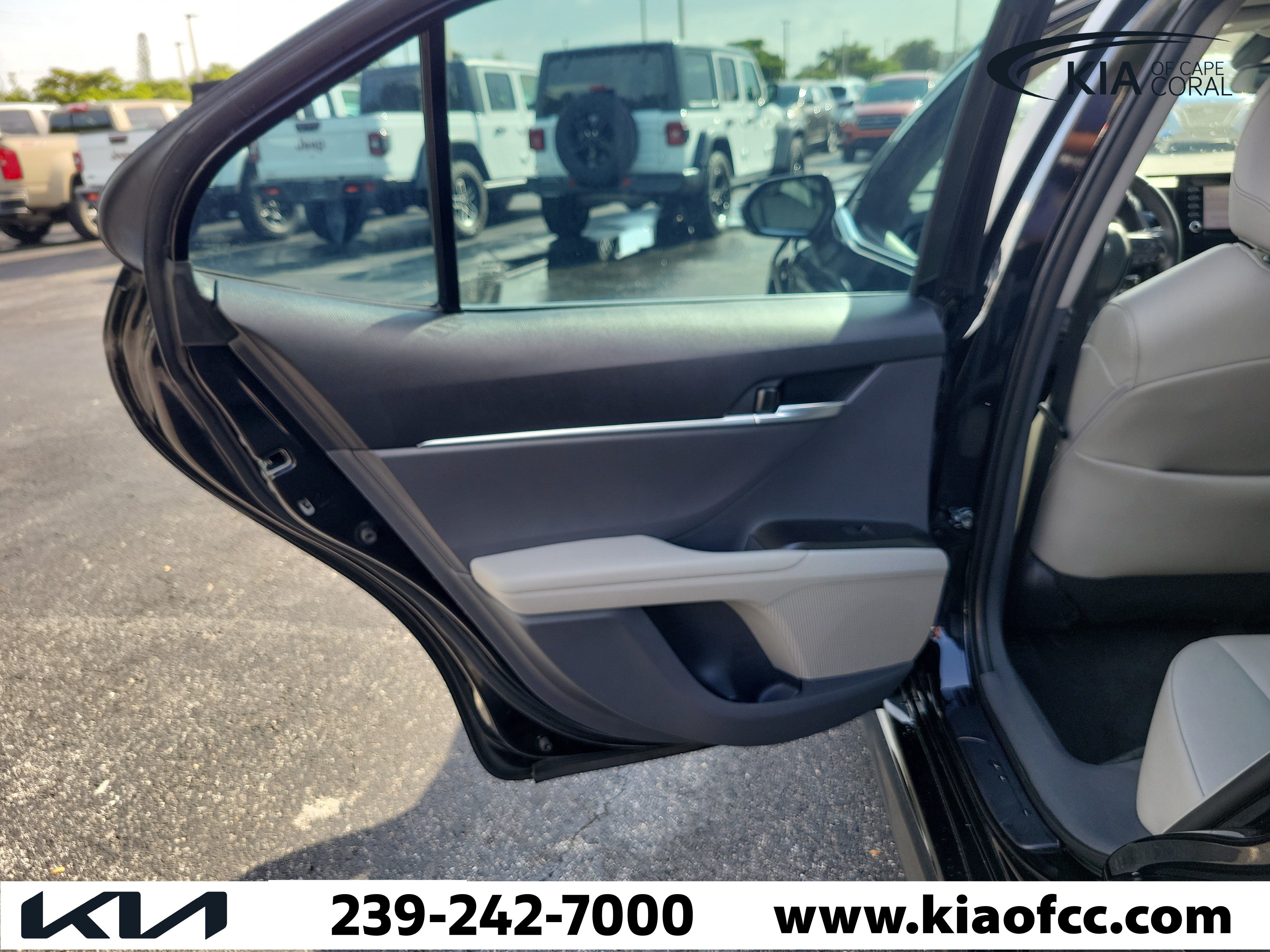 Used 2023 Toyota Camry SE FWD image 14