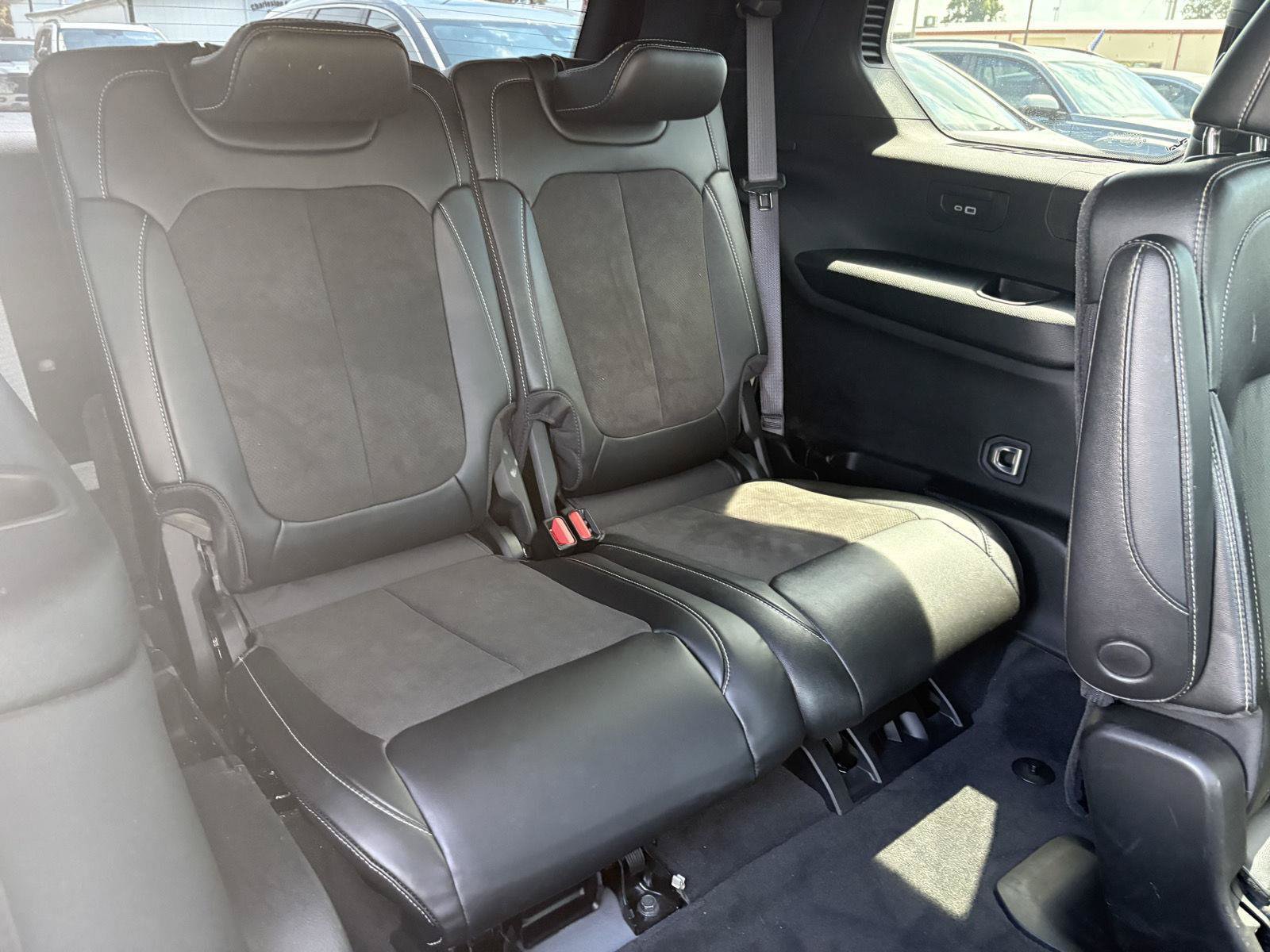 Used 2025 Jeep Grand Cherokee L Altitude AWD/4WD image 21
