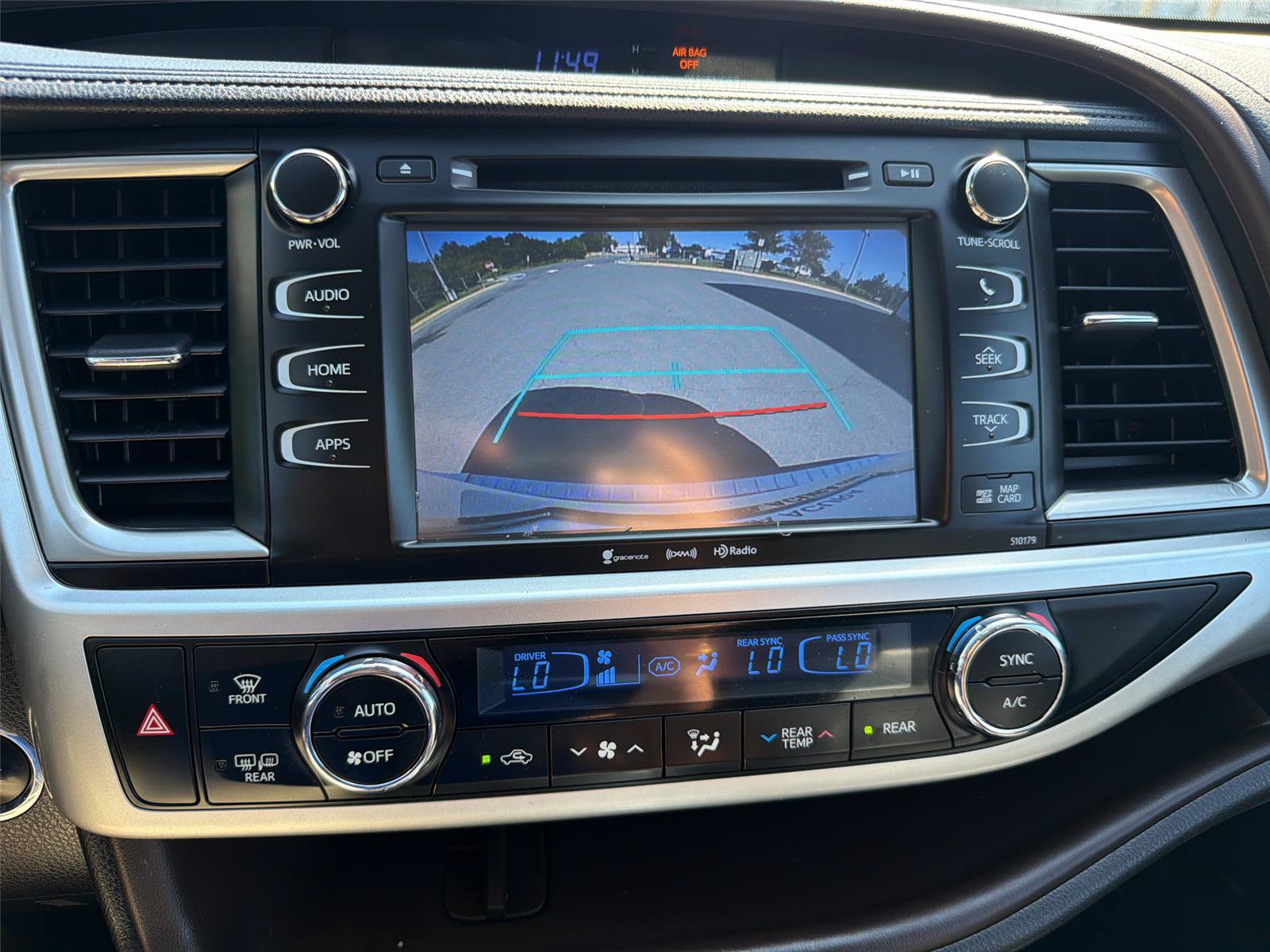 Used 2018 Toyota Highlander XLE AWD/4WD image 12