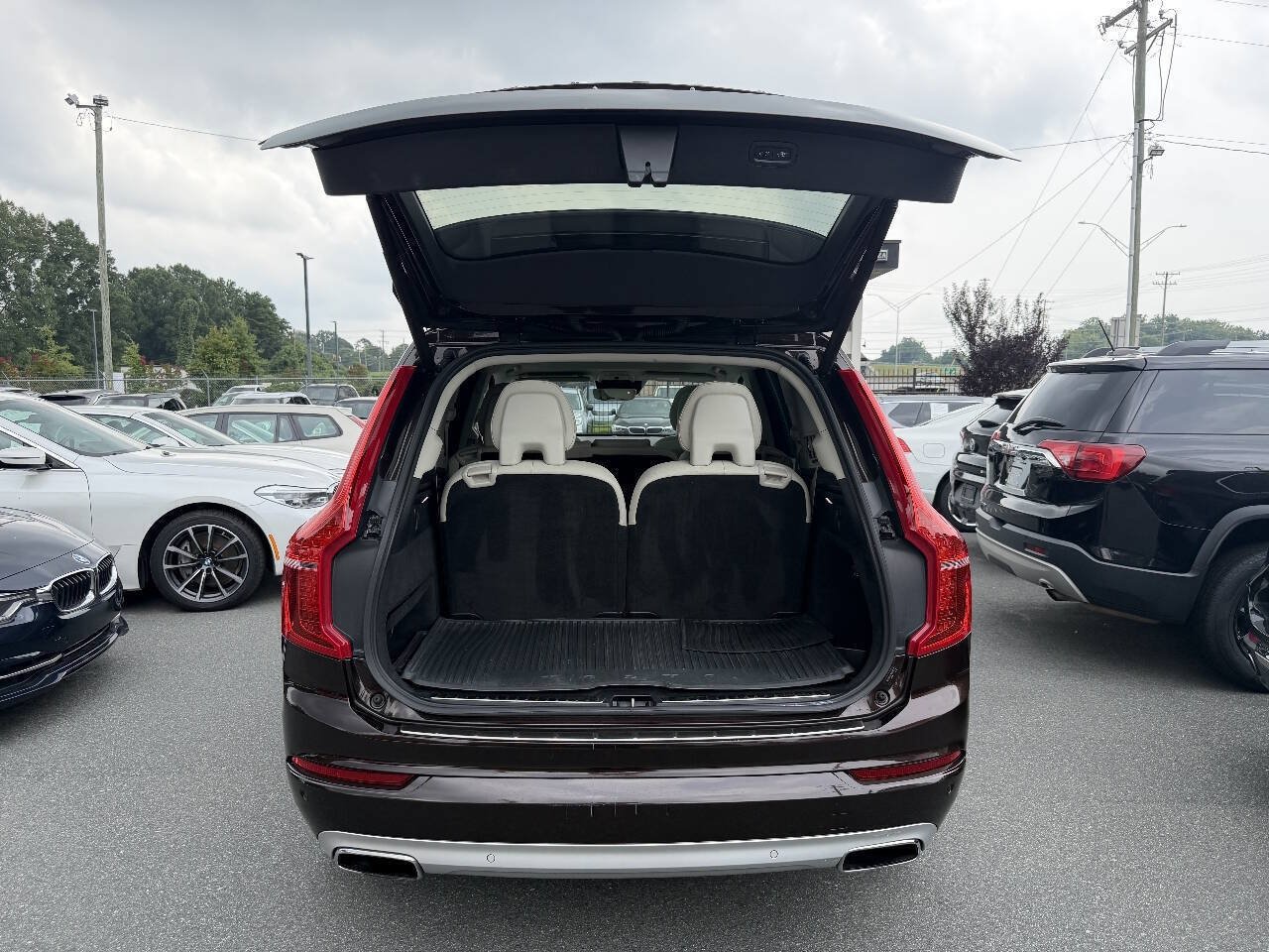 Used 2018 Volvo XC90 T6 Momentum w/ Convenience Package AWD/4WD image 12