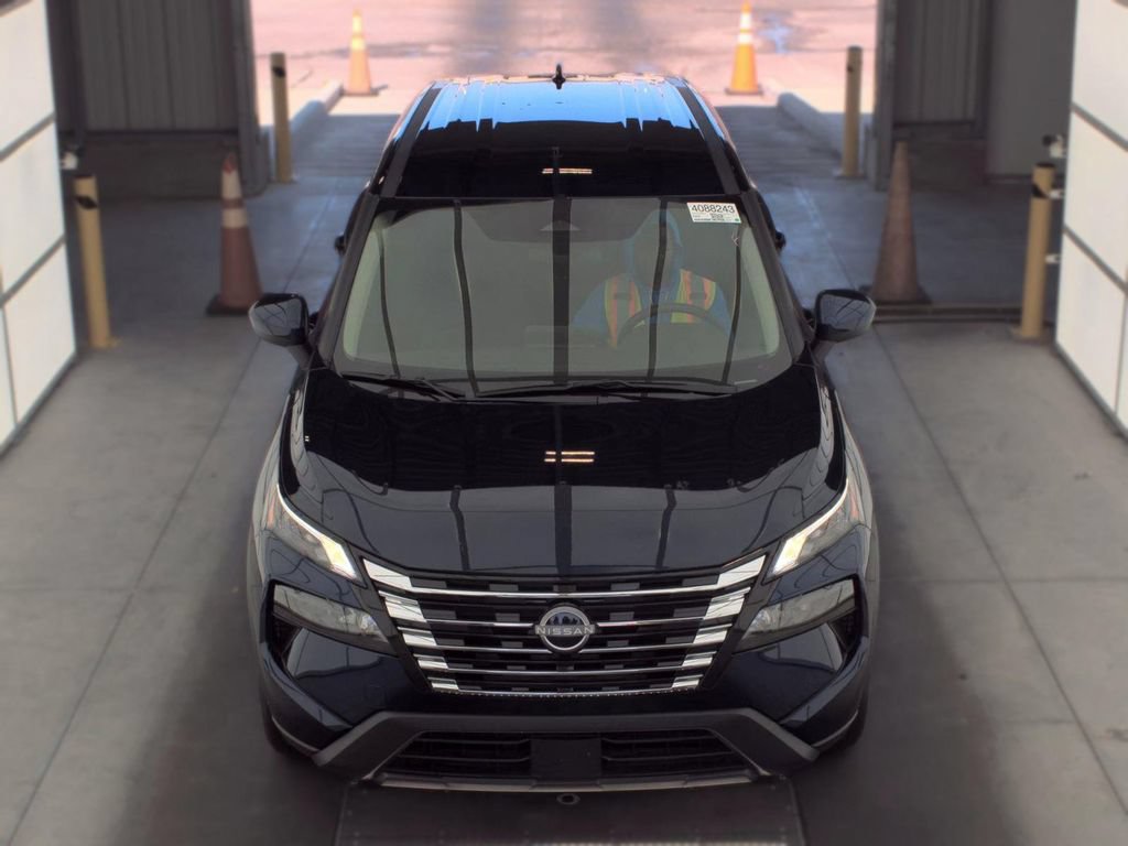 Certified 2025 Nissan Rogue SV FWD image 3