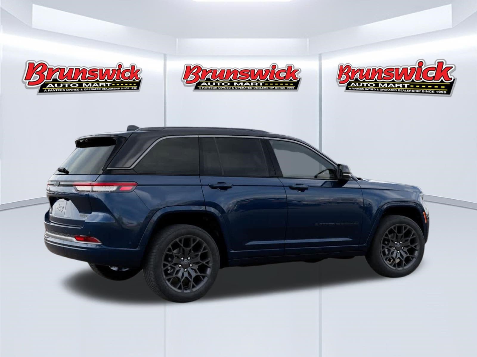 New 2027 Jeep Grand Cherokee Summit AWD/4WD image 4