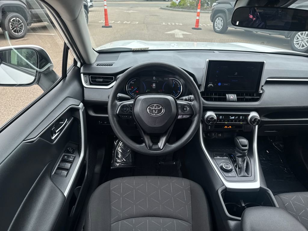 Used 2025 Toyota RAV4 XLE AWD/4WD image 12