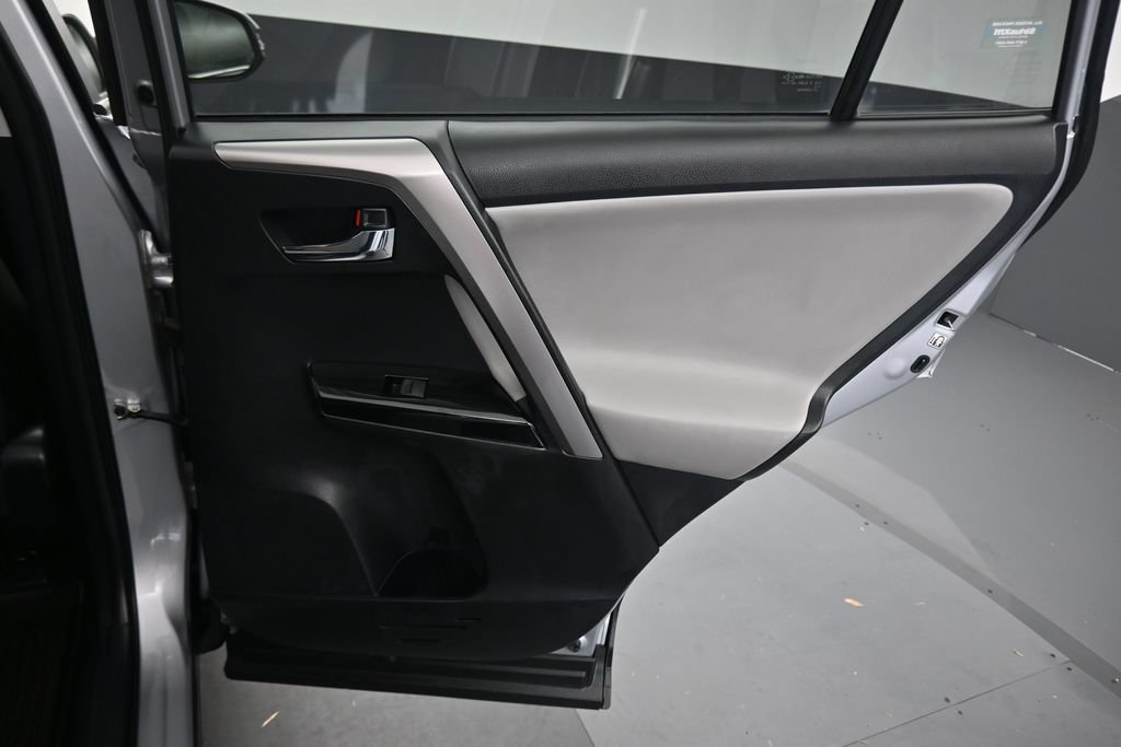 Used 2018 Toyota RAV4 Limited AWD/4WD image 37