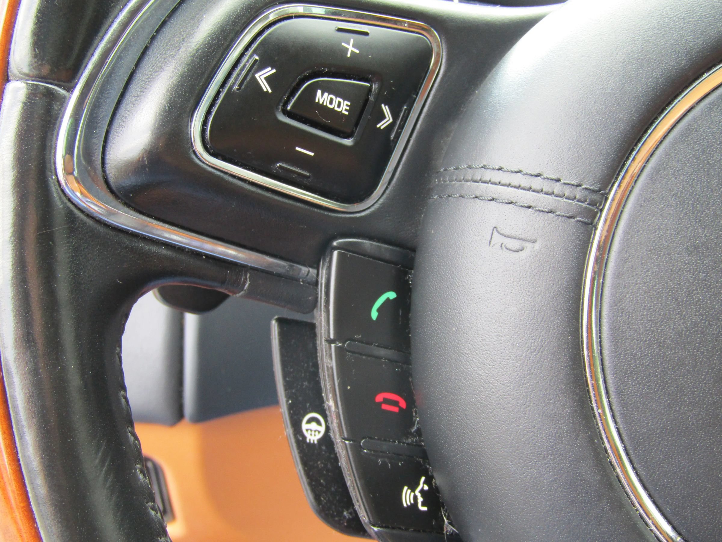 Used 2013 Jaguar XJ L Supersport RWD image 36