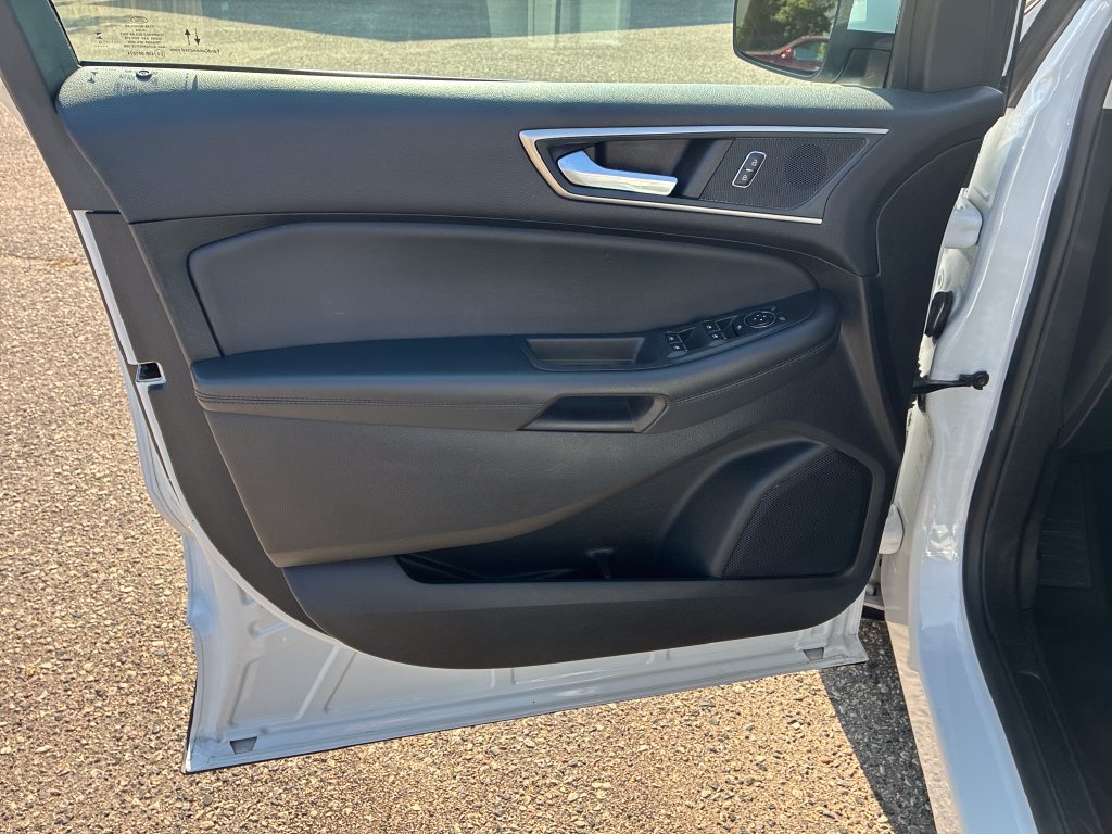 Used 2024 Ford Edge SEL AWD/4WD image 10