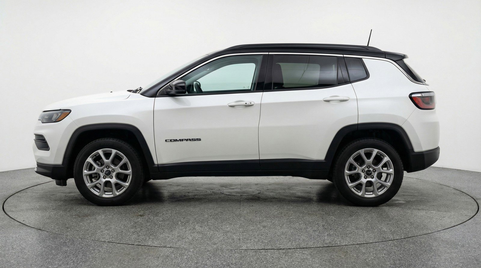 Used 2025 Jeep Compass Limited image 5
