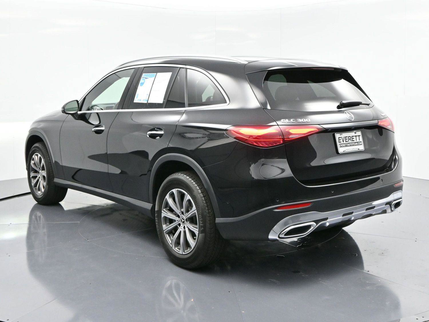 Used 2024 Mercedes-Benz GLC 300 4MATIC image 5