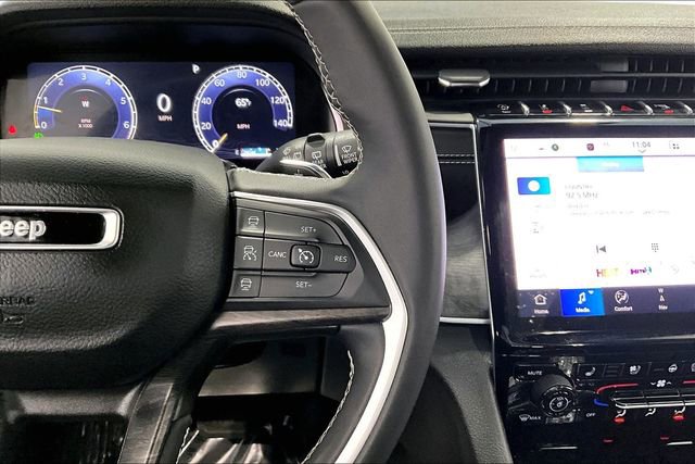 Used 2024 Jeep Grand Cherokee Limited w/ Luxury Tech Group II image 12