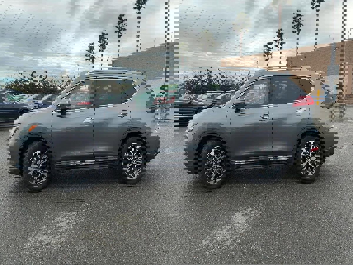 Used 2019 Nissan Rogue SL w/ Premium Package image 4