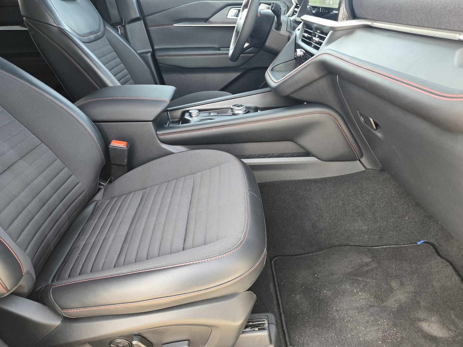 Used 2025 Ford Explorer ST-Line w/ Premium Package image 17