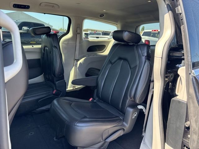 Used 2023 Chrysler Pacifica Touring-L FWD image 15
