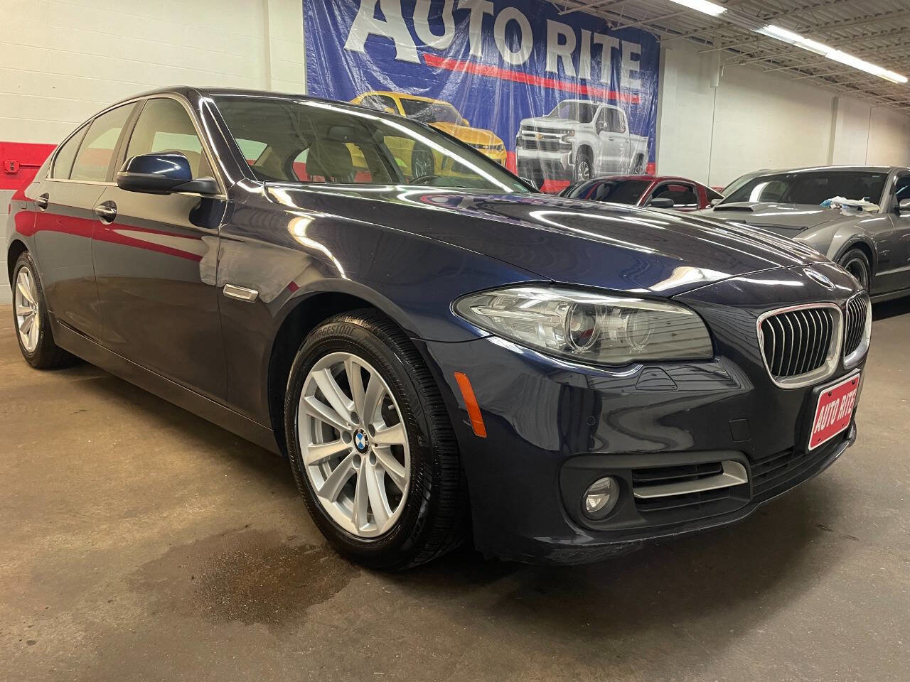 Used 2016 BMW 528i xDrive 528i xDrive AWD 4dr Sedan image 3