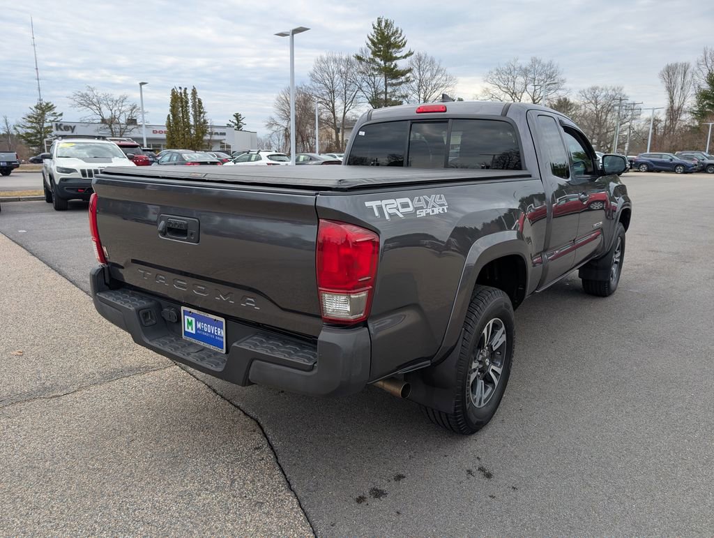 Used 2017 Toyota Tacoma TRD Sport image 5